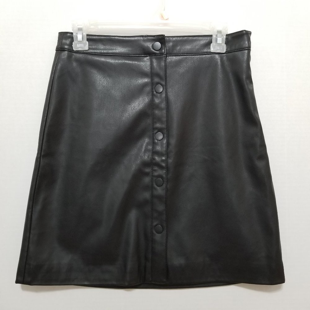 RW&Co. skirt 4 decorative button front faux leather pleather mini stretch lining